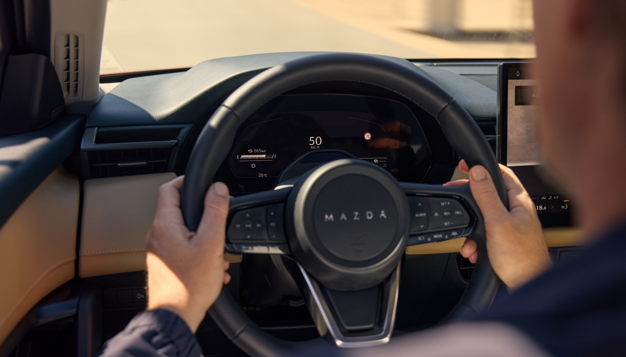 Nowa Mazda CX-5-kierownica_2048x1167